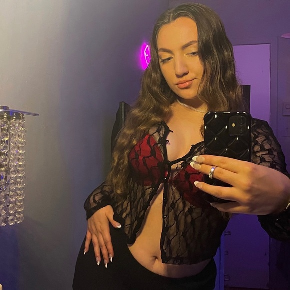 Meet your Posher, Lara - Picture 1 of 1